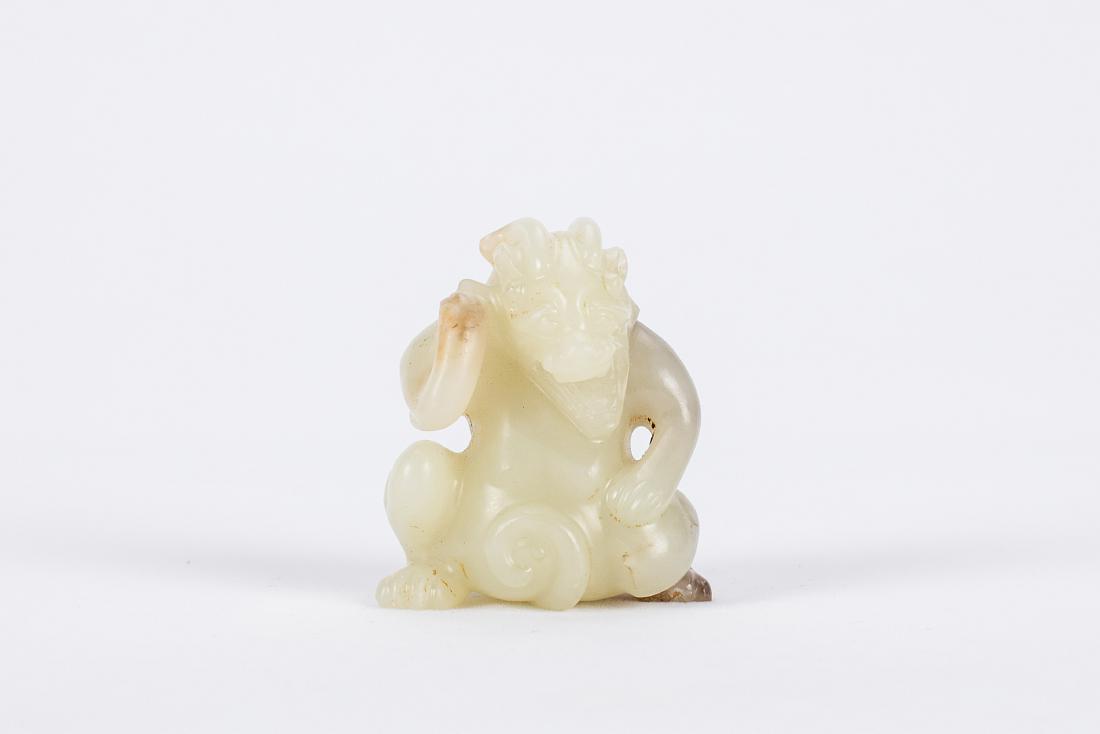A Very Rare Chinese carved jade bear. (1 of 6)
