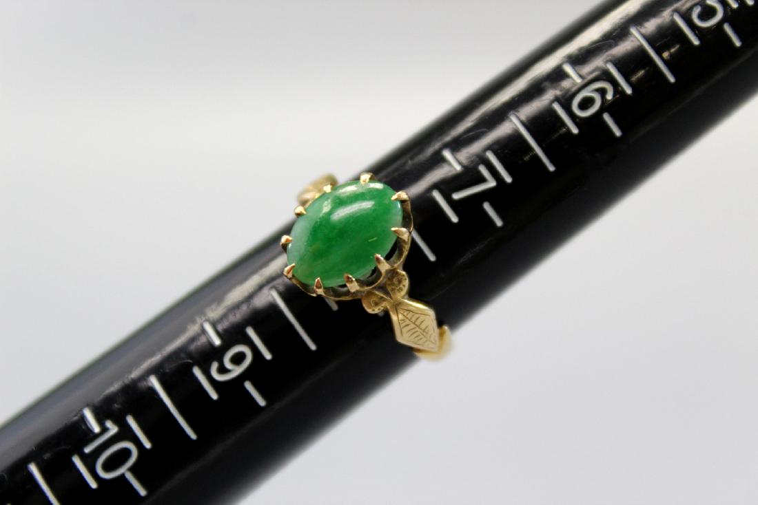 A Chinese gold and jadeite ring (1 of 3)