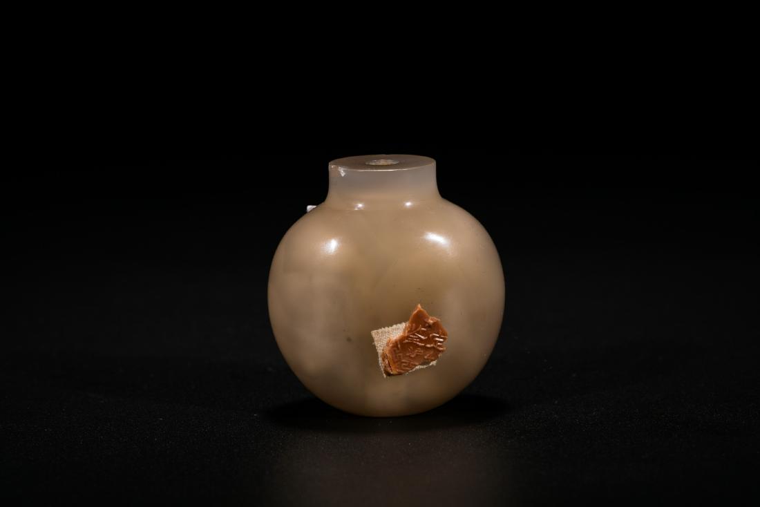 Chinese agate snuff bottle, 19th Century. (1 of 4)