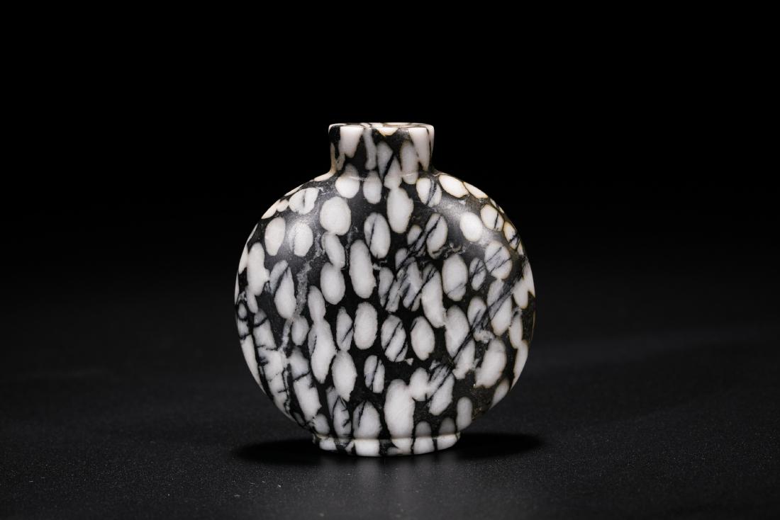 Chinese puddingstone snuff bottle (1 of 4)