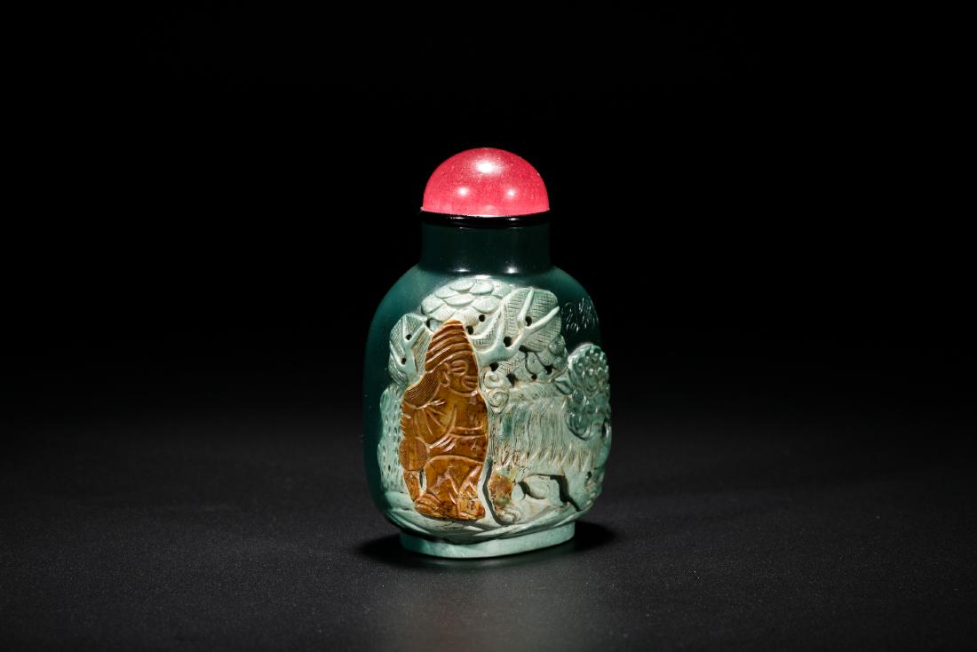 Chinese carved agate snuff bottle. 19th Century (1 of 4)