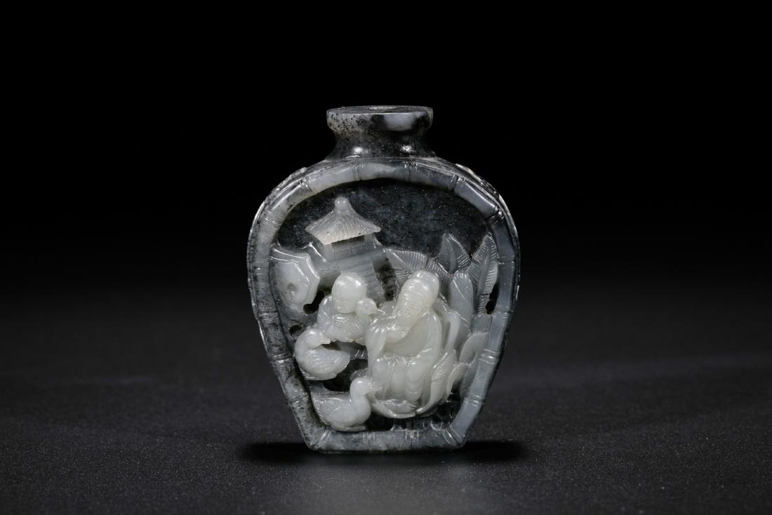 Chinese carved black and white jade snuff bottle. 19th (1 of 4)