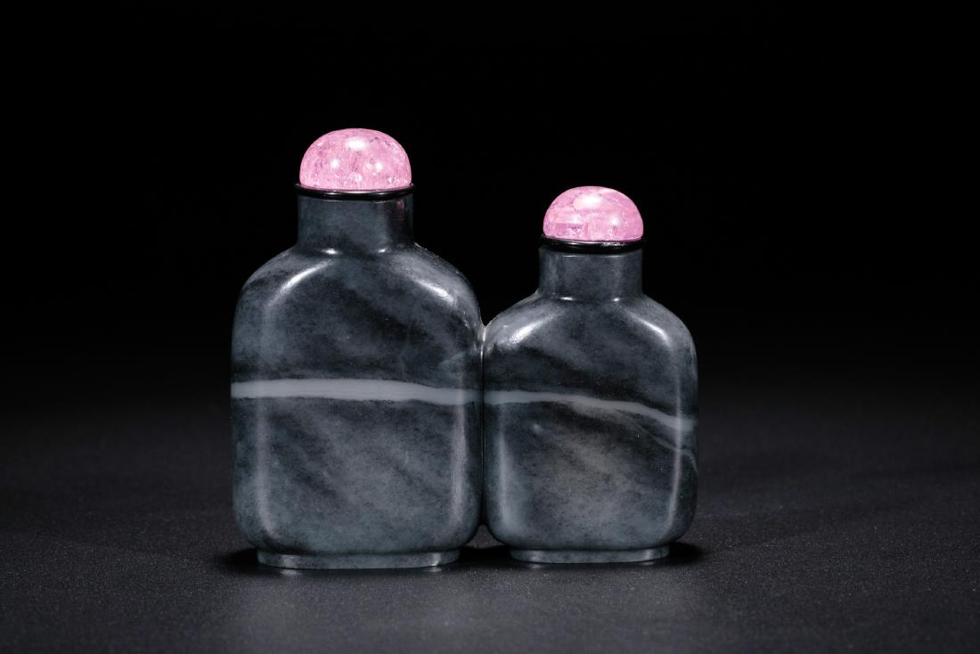 A black and white belt  jade double snuff bottle. Qing (1 of 4)