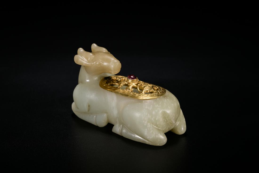 Chinese white jade incense burner with gilt metal: Chinese white jade incense burner with gilt metal cover. L 8.4 cm,H 5.4 cm,