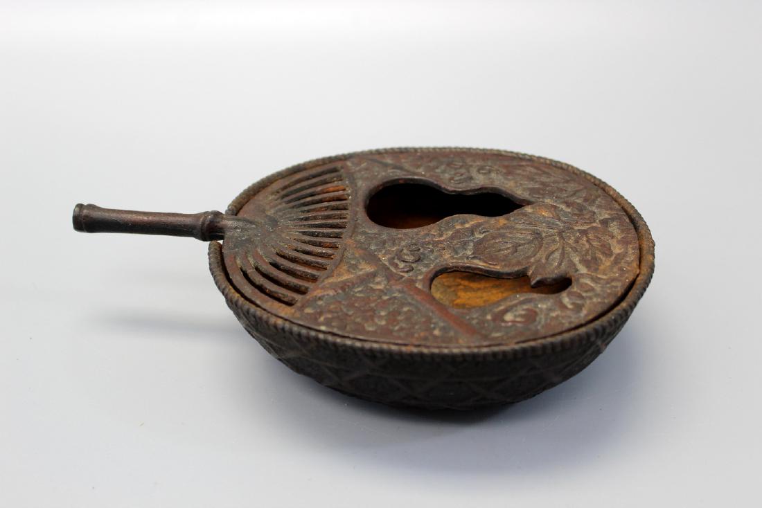 Japanese metal incense burner.: Japanese metal incense burner. cover L 24 cm.