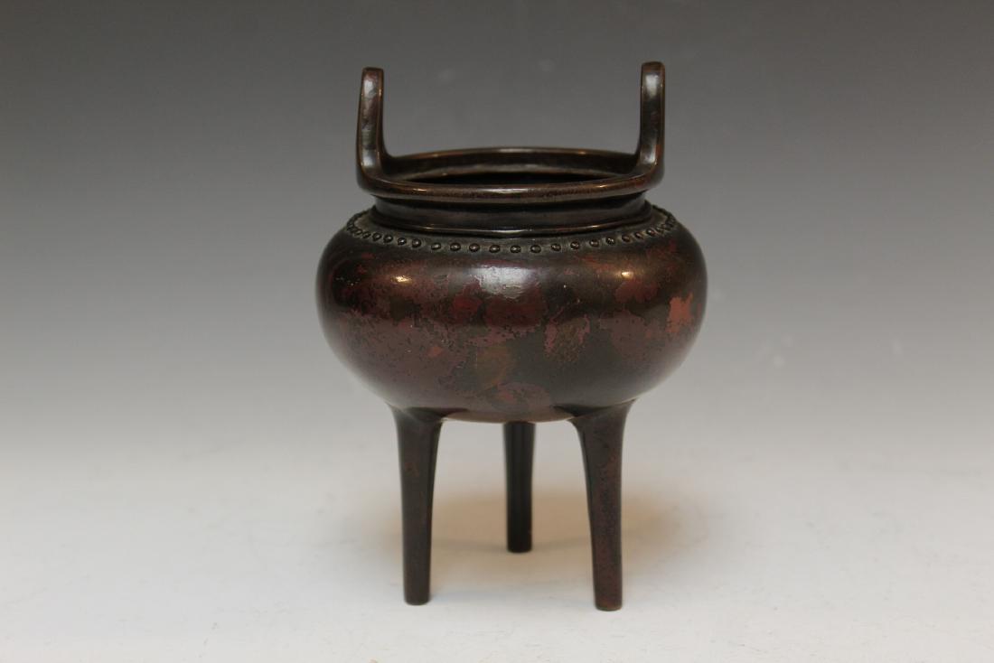 Japanse bronze incense burner, maker's mark on the: Japanse bronze incense burner, maker's mark on the bottom. Total height 15 cm. Diameter 10 cm.