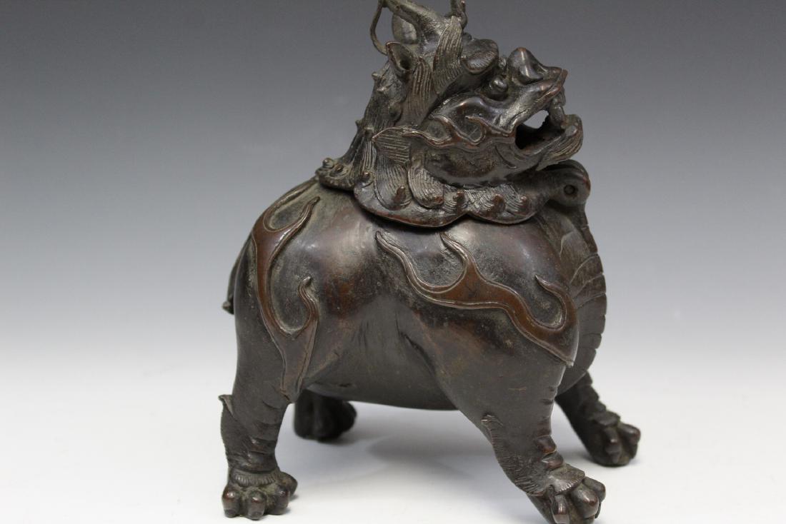 Chinese bronze incense burner of a foo dog, Qing: Chinese bronze incense burner of a foo dog, Qing Dynasty. Ht 20 cm.