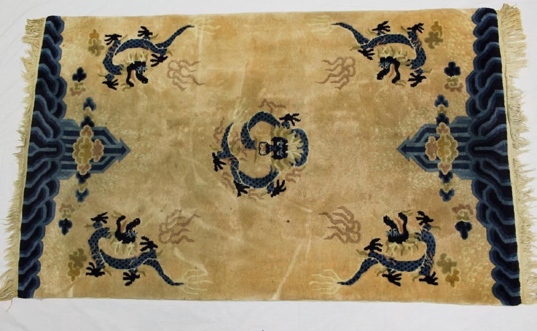 Chinese wool area rug with imperial dragon design.: Chinese wool area rug with imperial dragon design. Provenance: Maryland estate. Size 154 X 95 cm.
