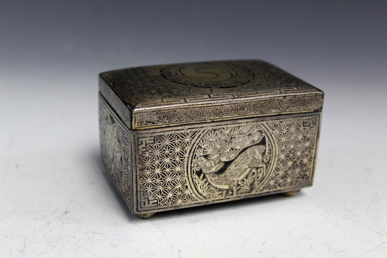 Antique Korean Iron Box Inlaid with Silver. Yi Dynasty.: Antique Korean Iron Box Inlaid with Silver. Yi Dynasty. 16/17th Century. 8x5x5.5 cm.