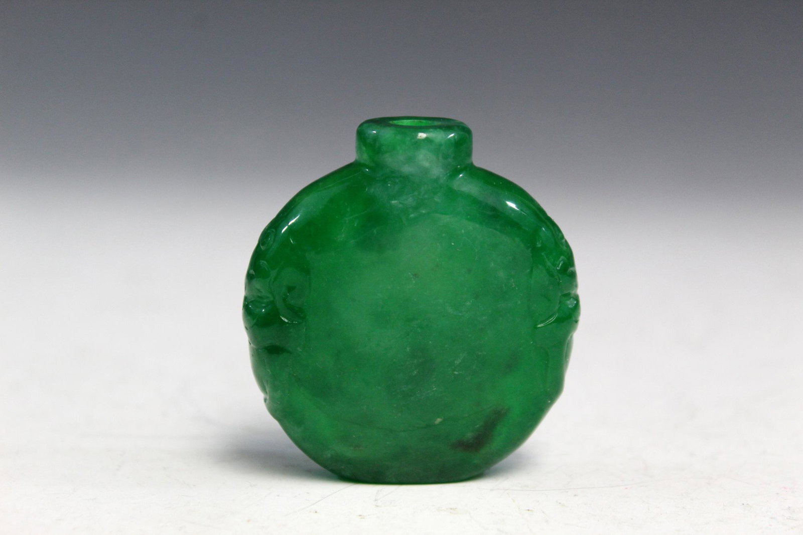 Chinese Carved Jadeite Snuff Bottle: Chinese Carved Jadeite Snuff Bottle H 5 cm.