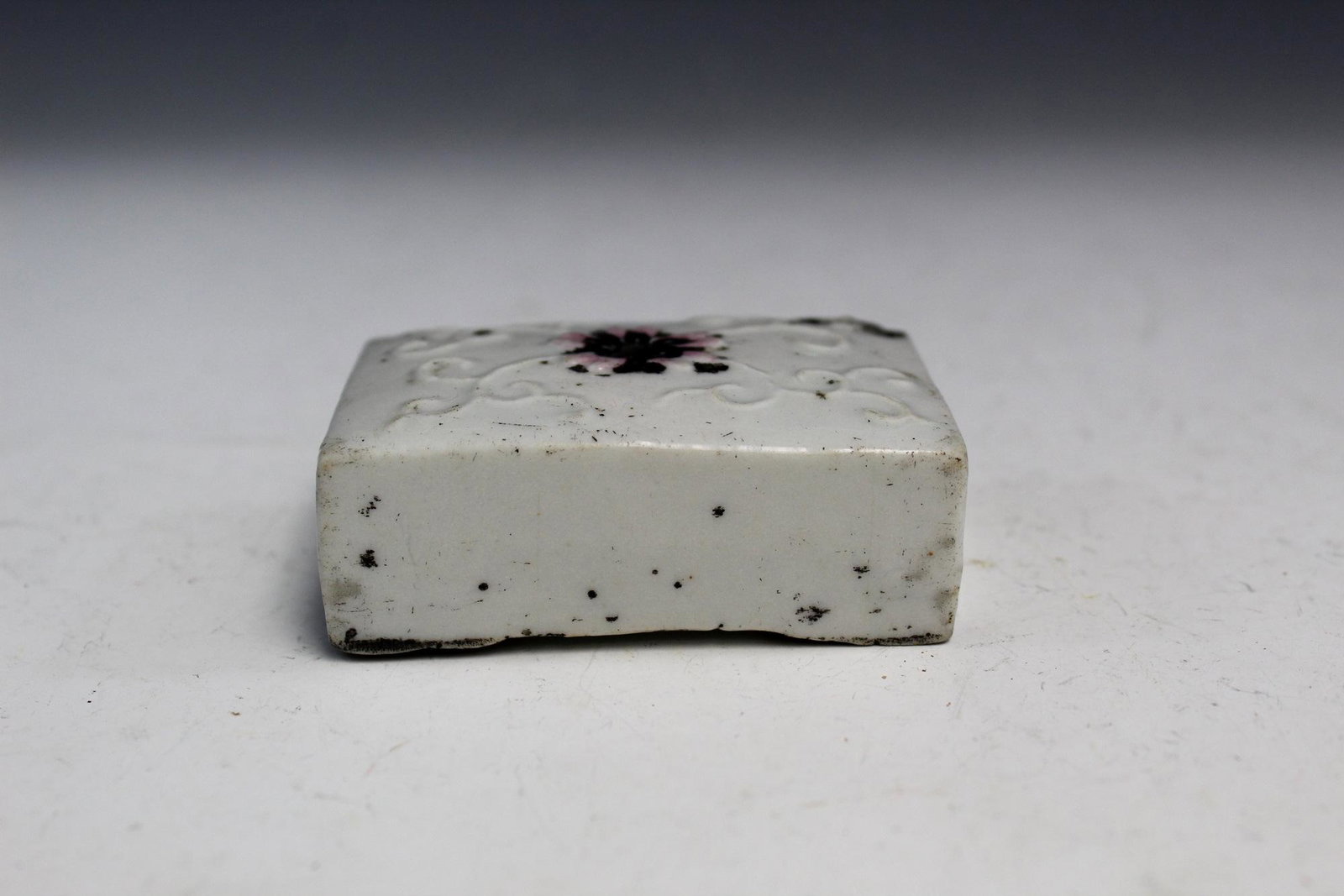 Korean porcelain water dropper.: Korean porcelain water dropper. Size 8 X 5.5 X 2 cm.