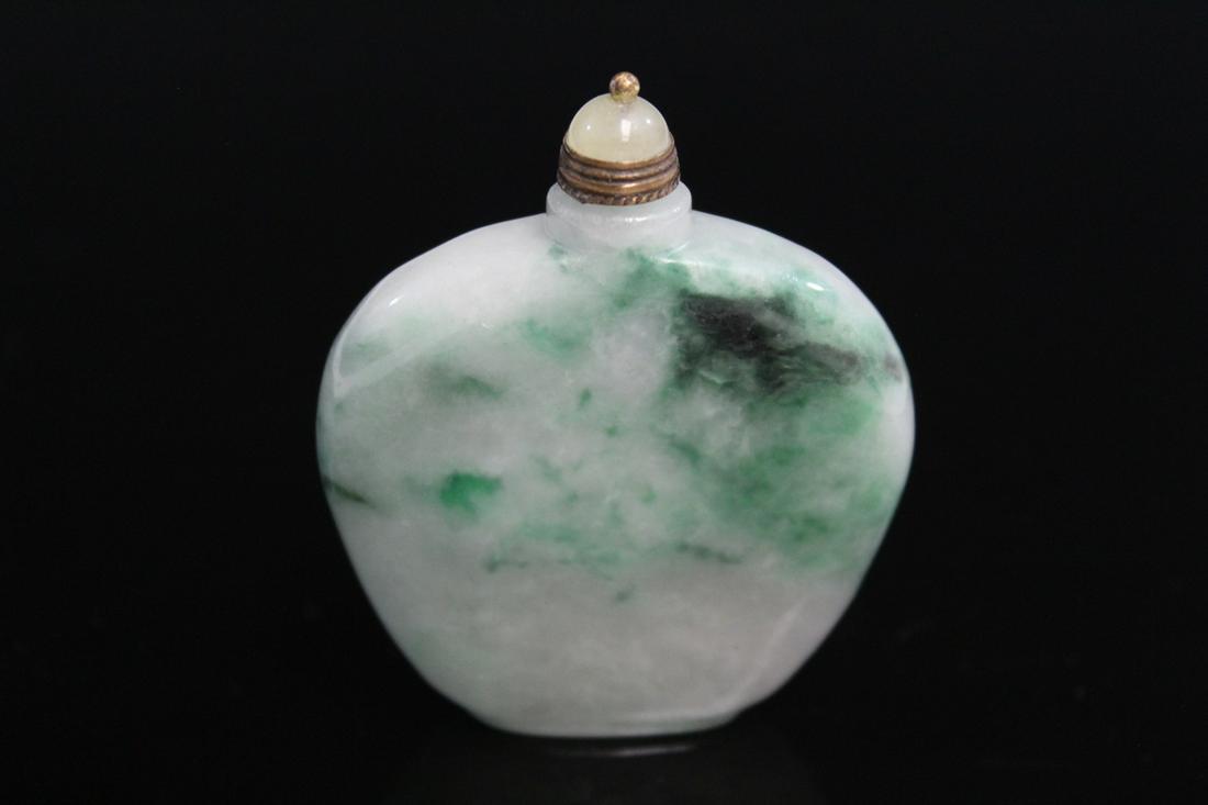 Chinese Jadeite Snuff Bottle: Chinese Jadeite Snuff Bottle H 6 cm