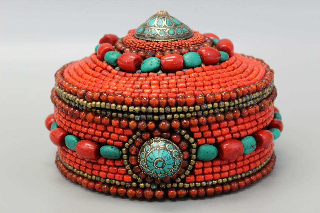 Tibetan beaded box.: Tibetan beaded box. Ht 13 cm. Diameter 18 cm.