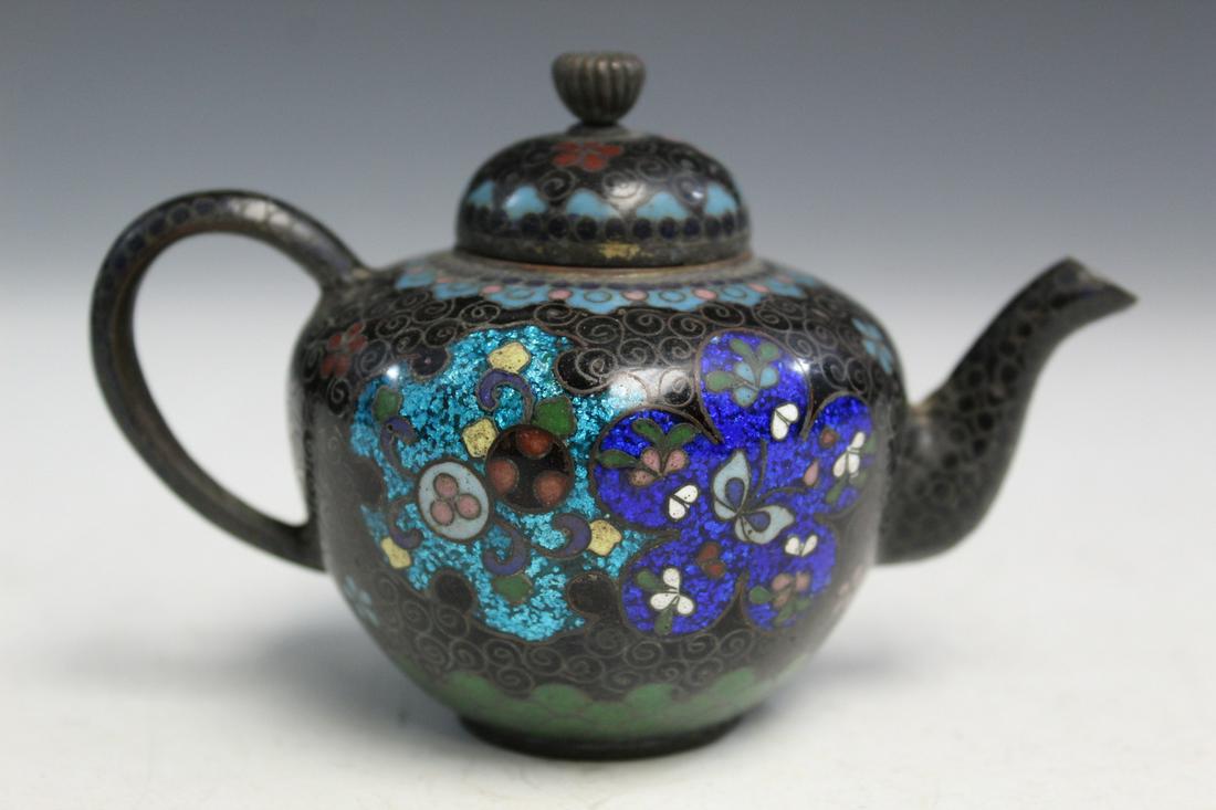 Japanese Cloisonne Teapot: Japanese Cloisonne Teapot. L 12 cm