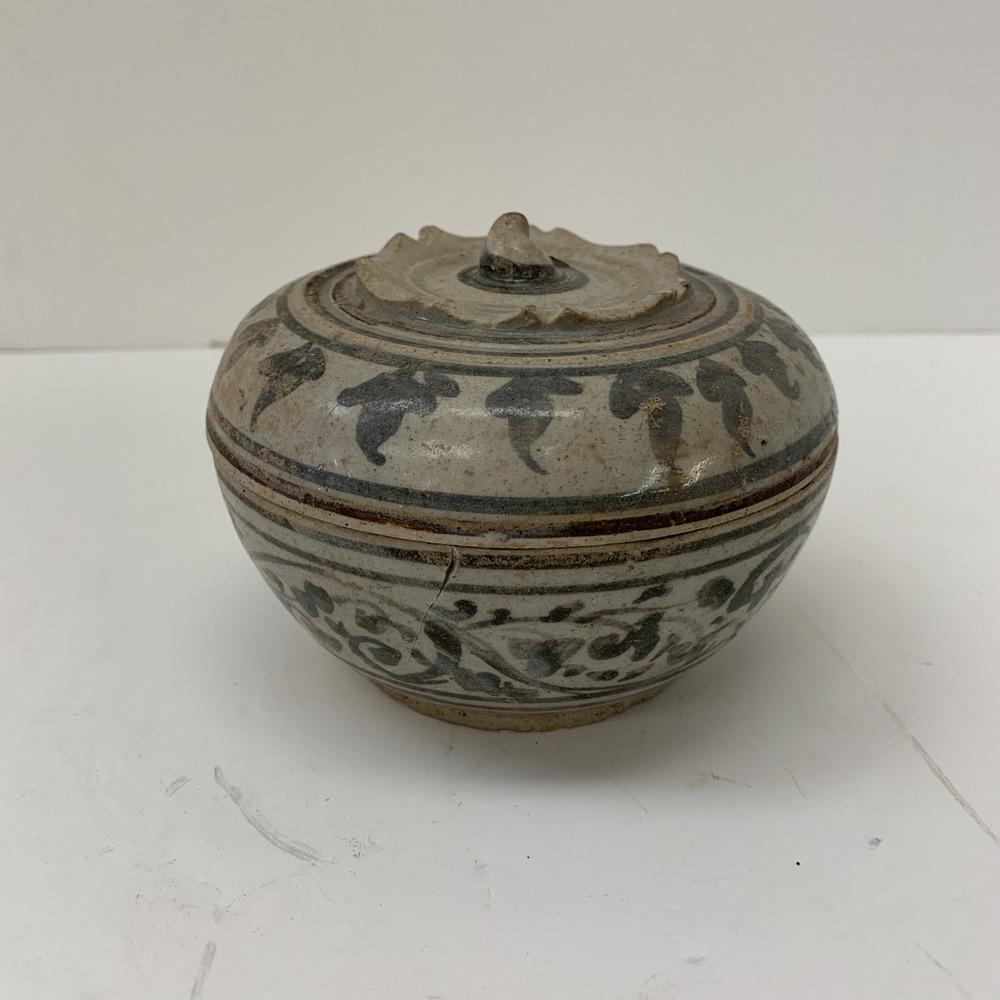 Asian bowl with cover (1 of 4)