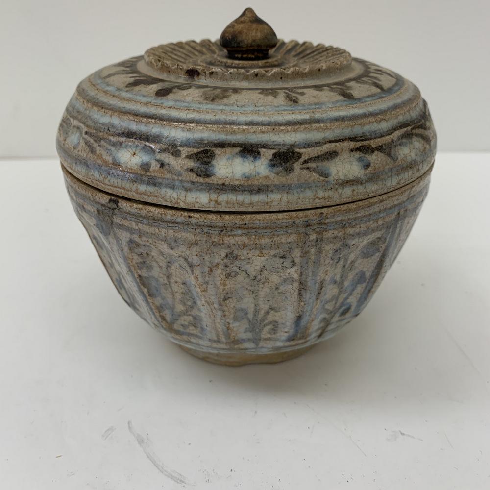 Asian bowl with cover (1 of 4)