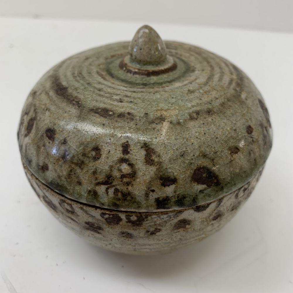 Asian bowl with cover (1 of 3)