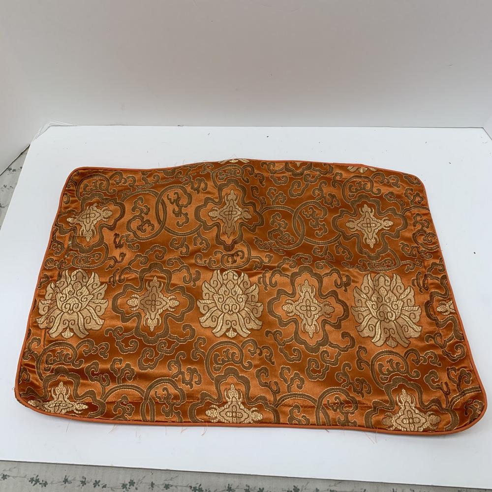 Silk pillow case (1 of 2)