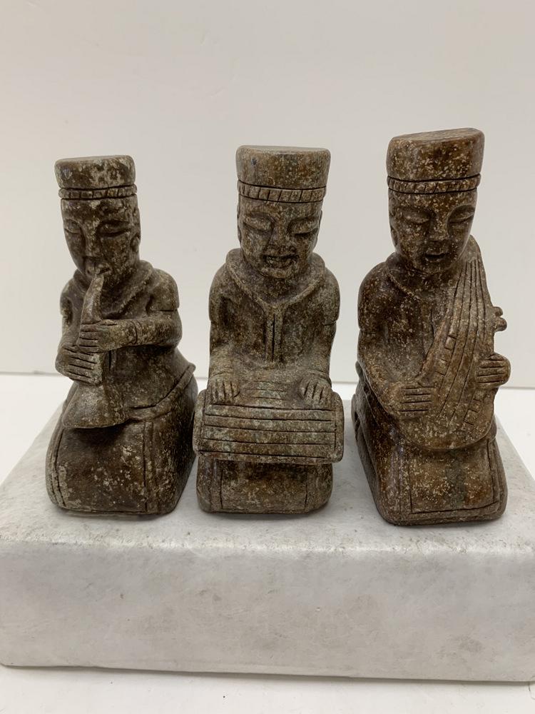 Lot of 3 stone carvings of musicians (1 of 3)