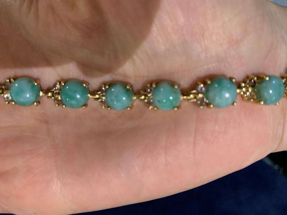 Jadeite bracelet: Jadeite bracelet. 7" L