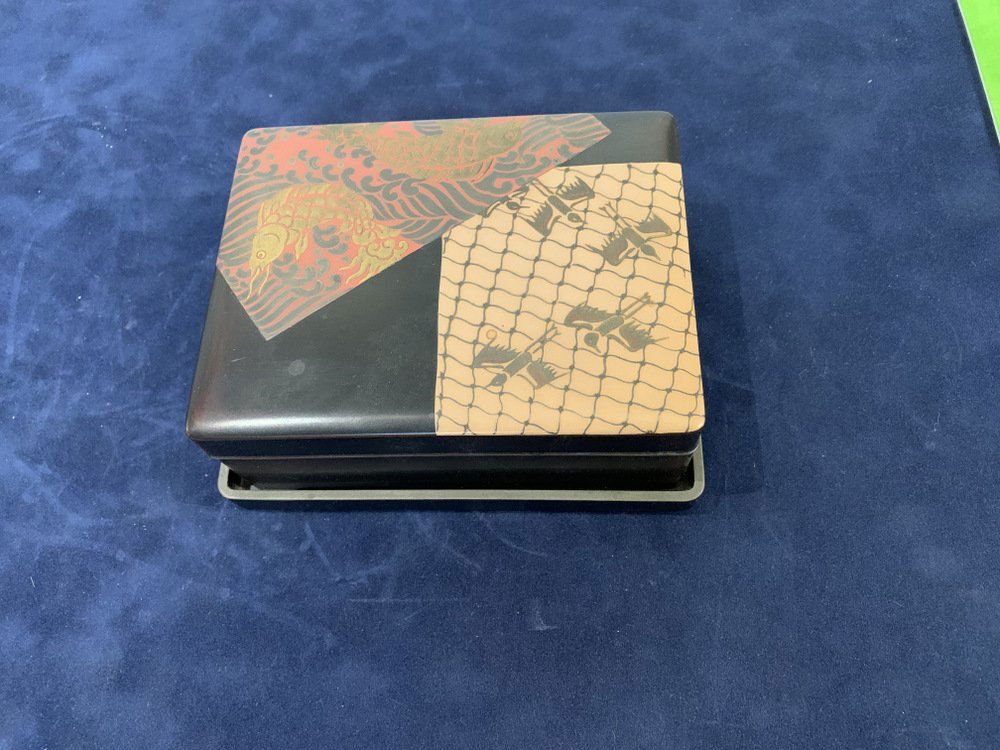 Japanese lacquer box (1 of 3)