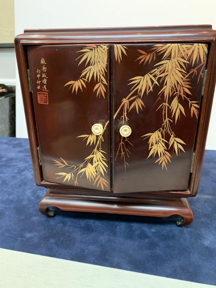 Vietnamese Jewelry chest with drawers: Vietnamese Jewelry chest with drawers. 10" x 8.5" x 4.5"