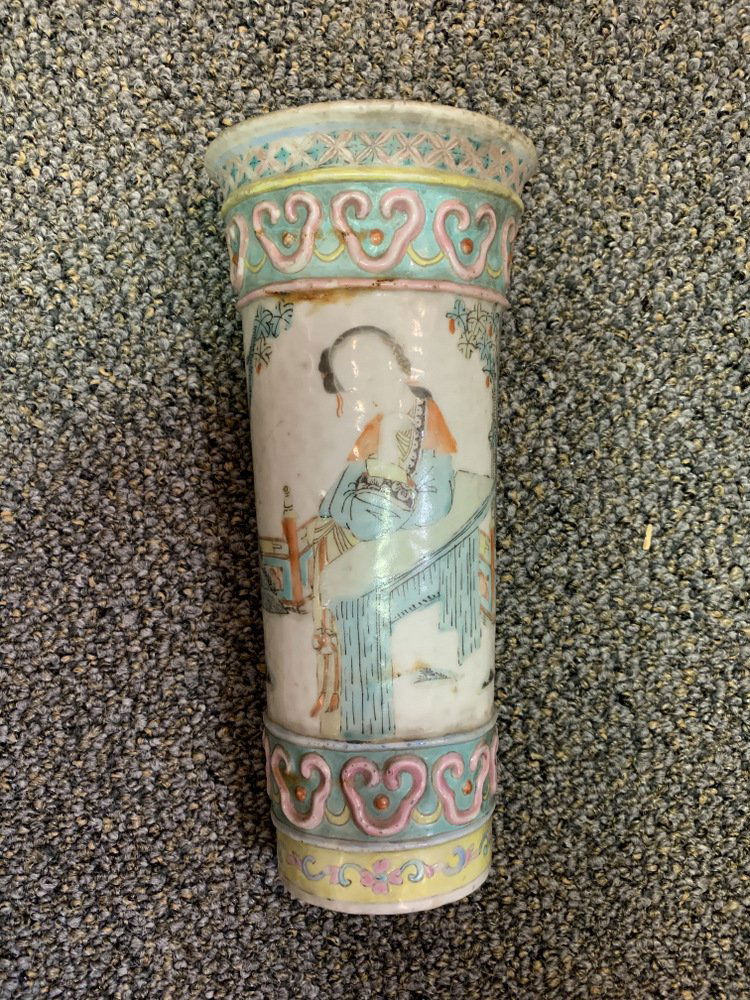 Porcelain Wall hanging vase (1 of 2)