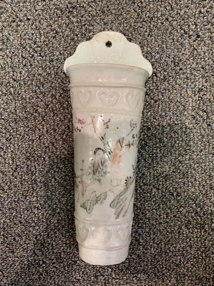 Porcelain Wall hanging vase (1 of 2)