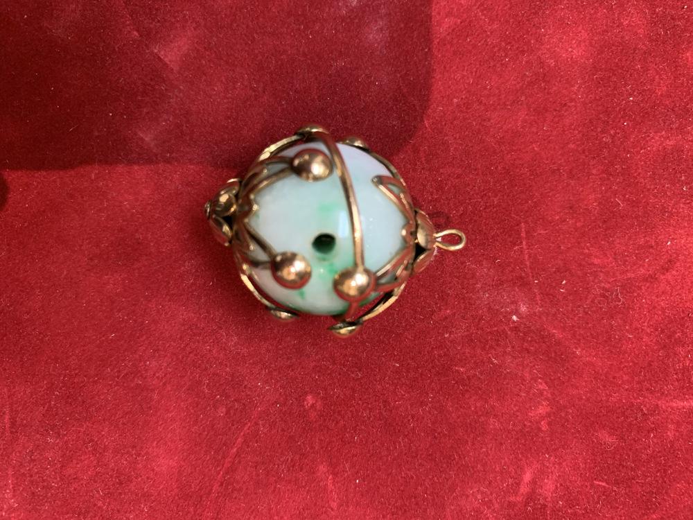 Jadeite 14K gold pendant (1 of 3)