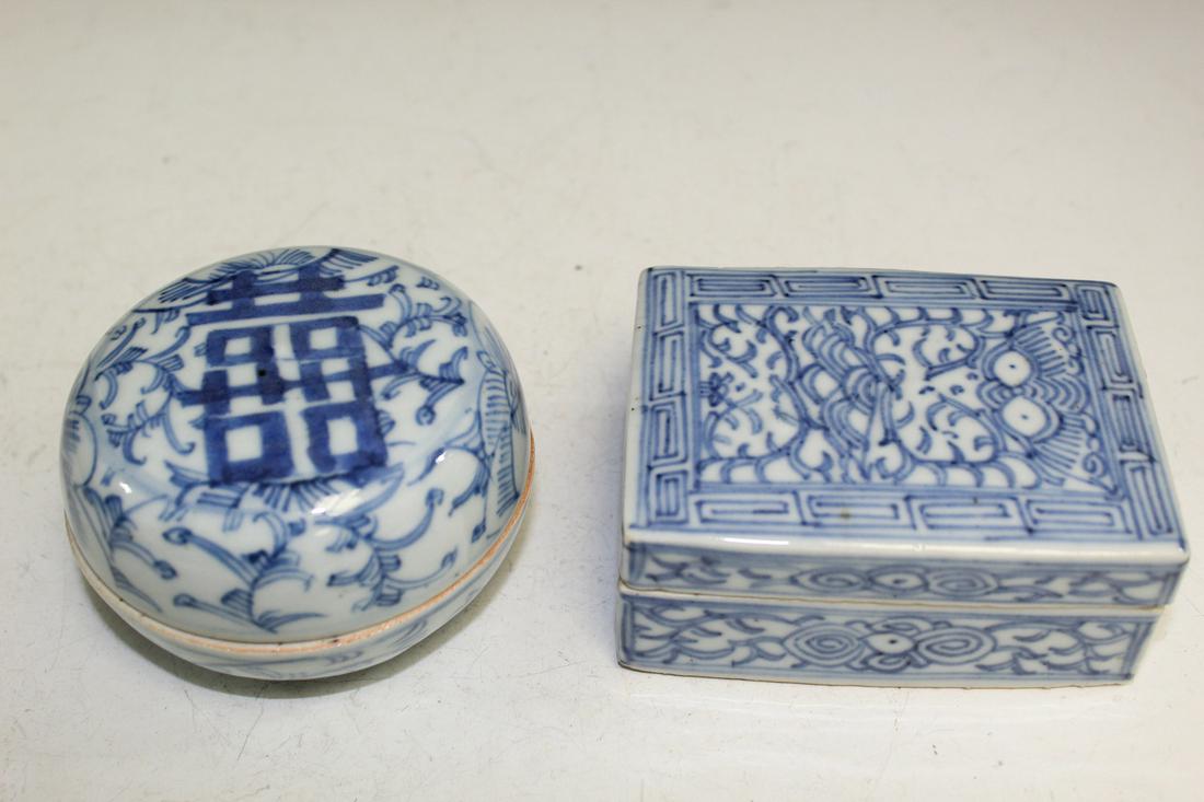 Two Chinese Antique Blue and White Porcelain Boxes: Two Chinese Antique Blue and White Porcelain Boxes. Diam 9 cm. 10x7x4 cm