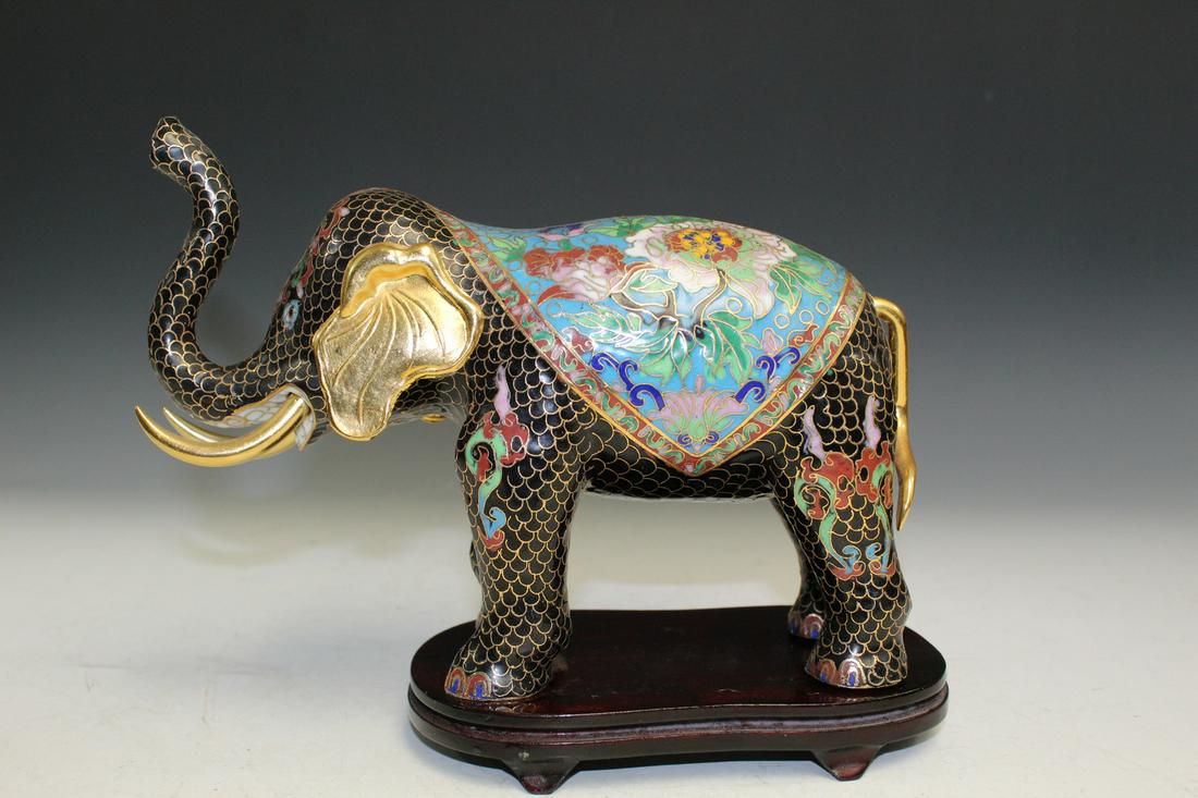 Chinese Cloisonne Elephant on Wood Stand: Chinese Cloisonne Elephant on Wood Stand. L 22 cm. H 17 cm.