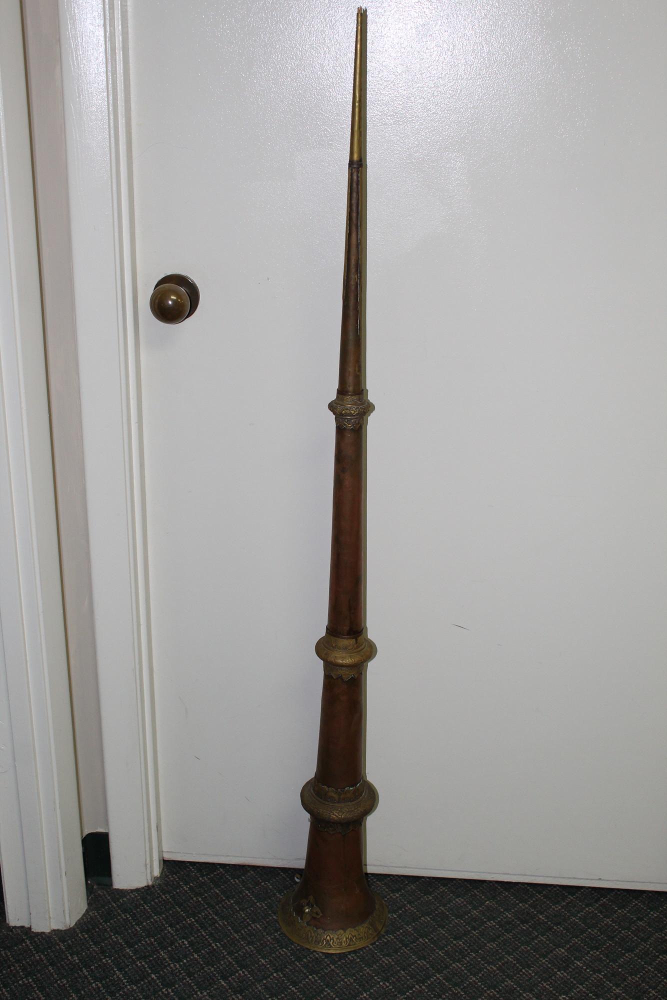 Tibetan Buddhist Horn: Tibetan Buddhist Horn. L 134 cm