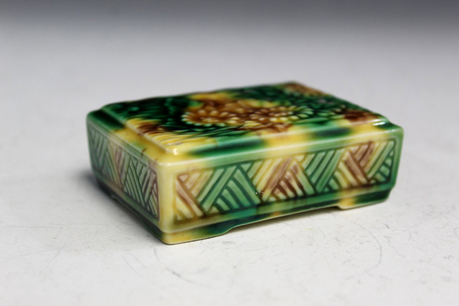 Korean Sancai Porcelain Water Dropper.: Korean Sancai Porcelain Water Dropper. 7x5x2 cm.