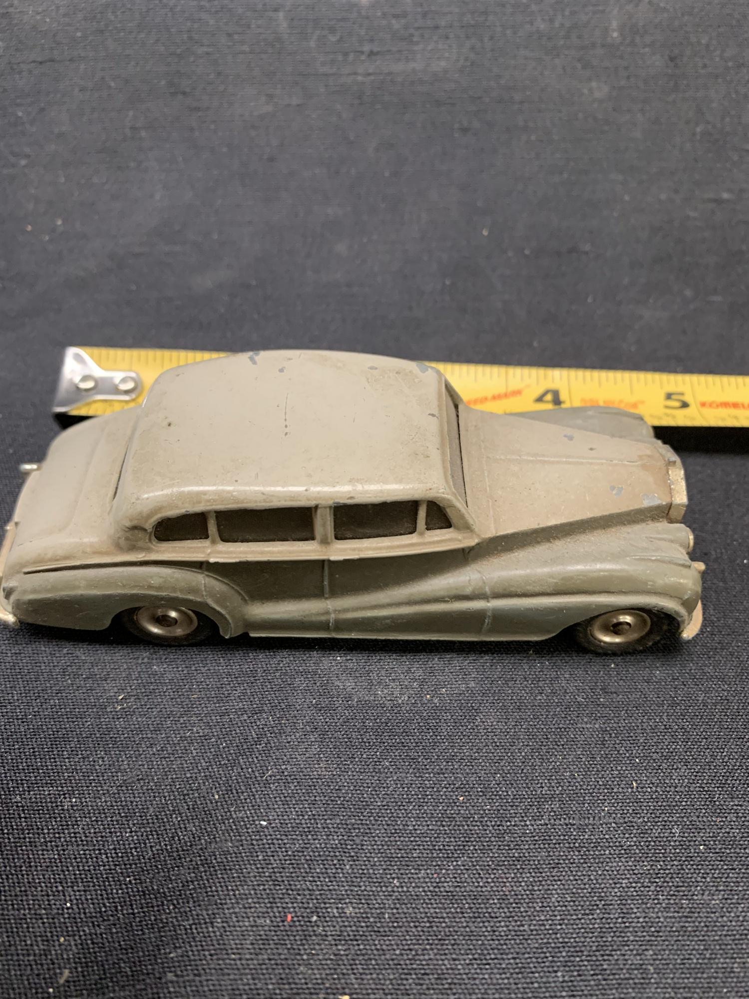 Rolls Royce Silver Wraith toy car: Rolls Royce Silver Wraith toy car.
