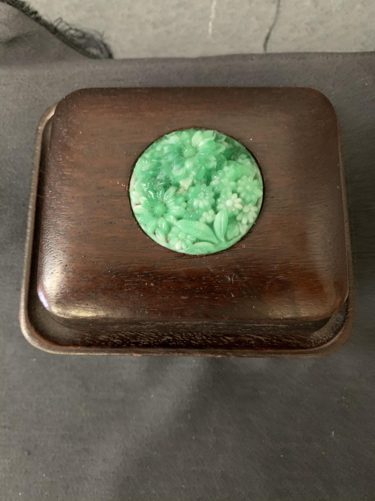 Japanese wood box with cover: Japanese wood box with cover. about 4" x 5"