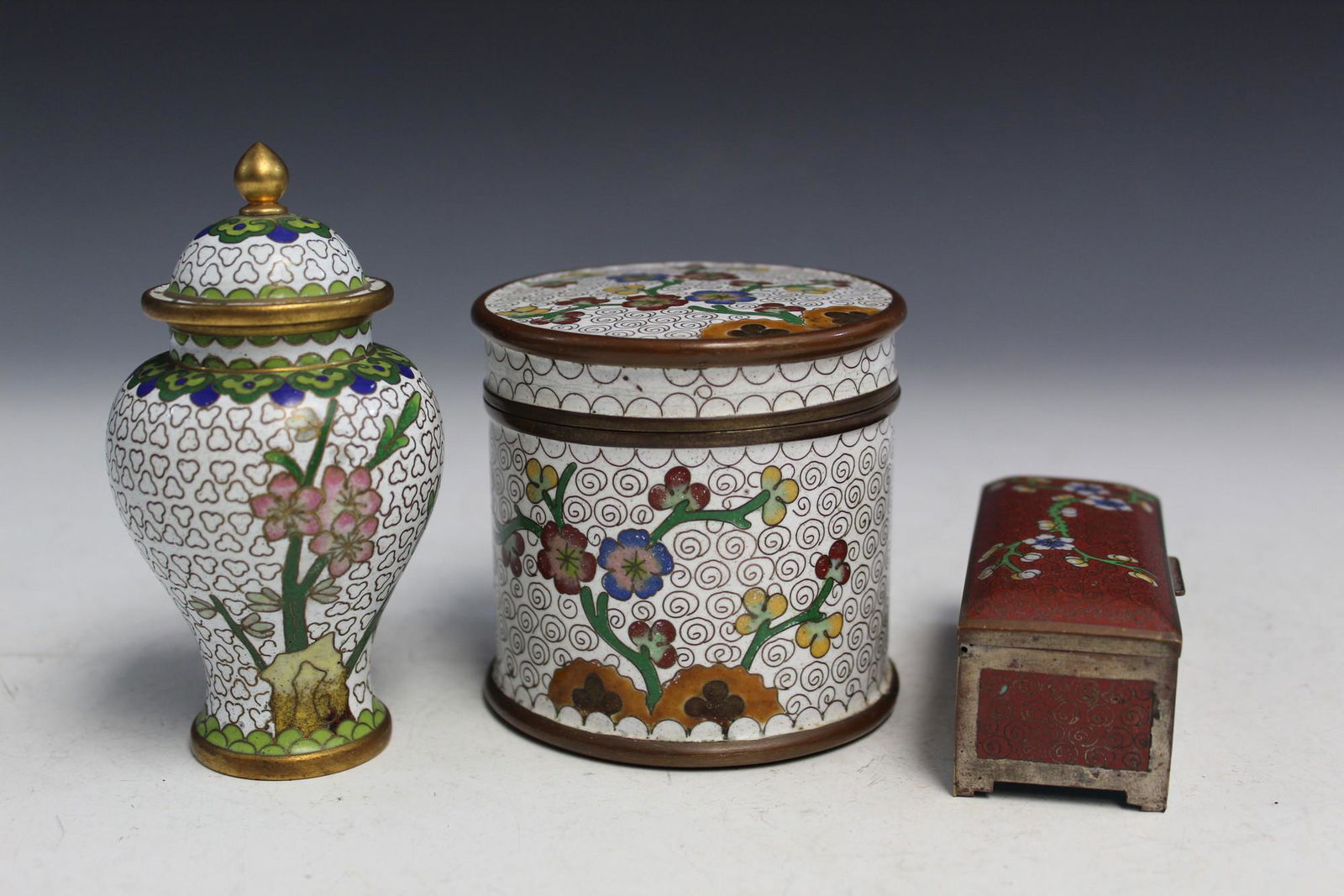 Three Chinese cloisonne items. (1 of 7)