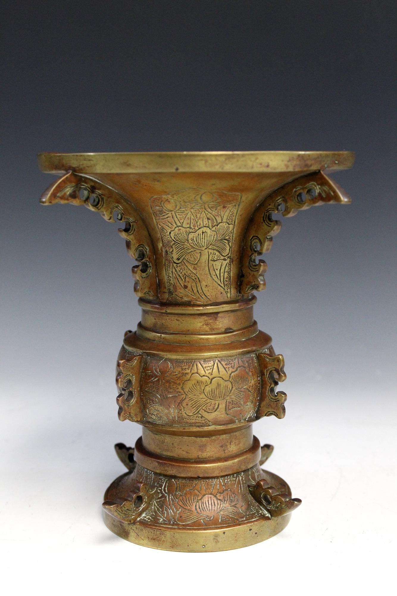 Chinese bronze Gu vase. (1 of 7)