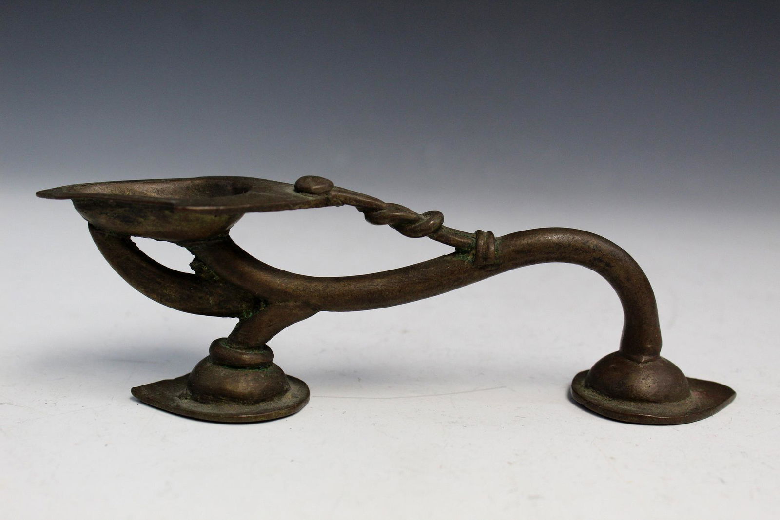 Indian antique bronze oil lamp. (1 of 5)