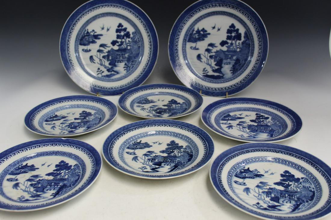 Eight Pieces of Chinese Export Blue and White Porcelain (1 of 6)