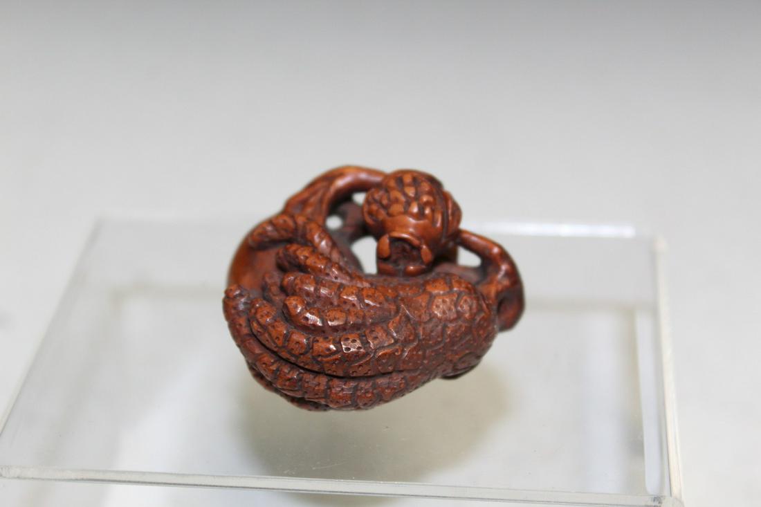 Japanese Wood Carving, signed.: Japanese Wood Carving, signed.. 4x4 cm