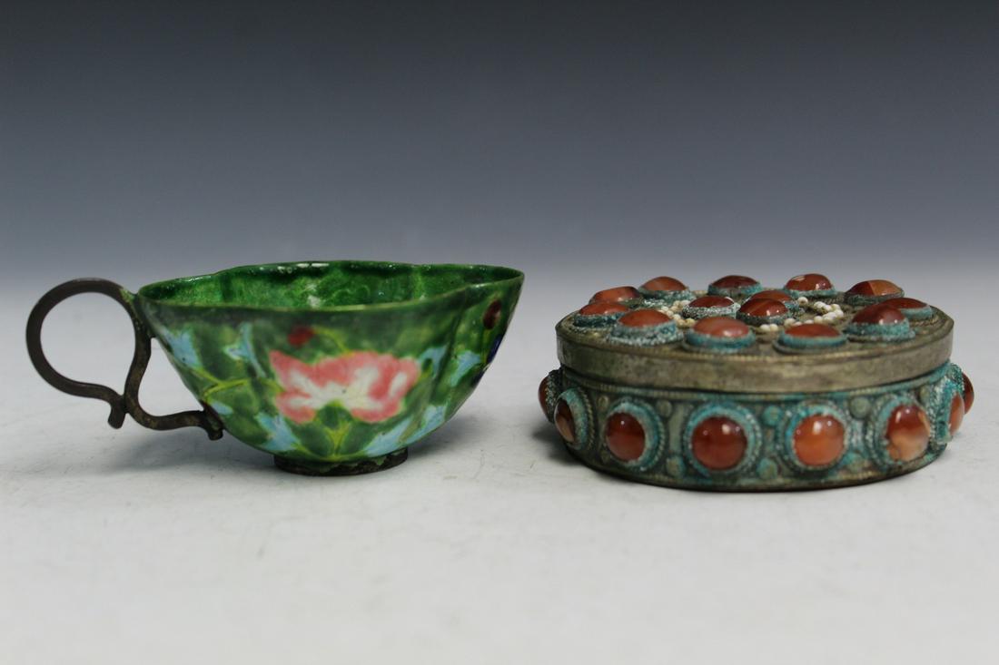 Chinese cup and box: Chinese cup and box. Diam of box 8.5 cm