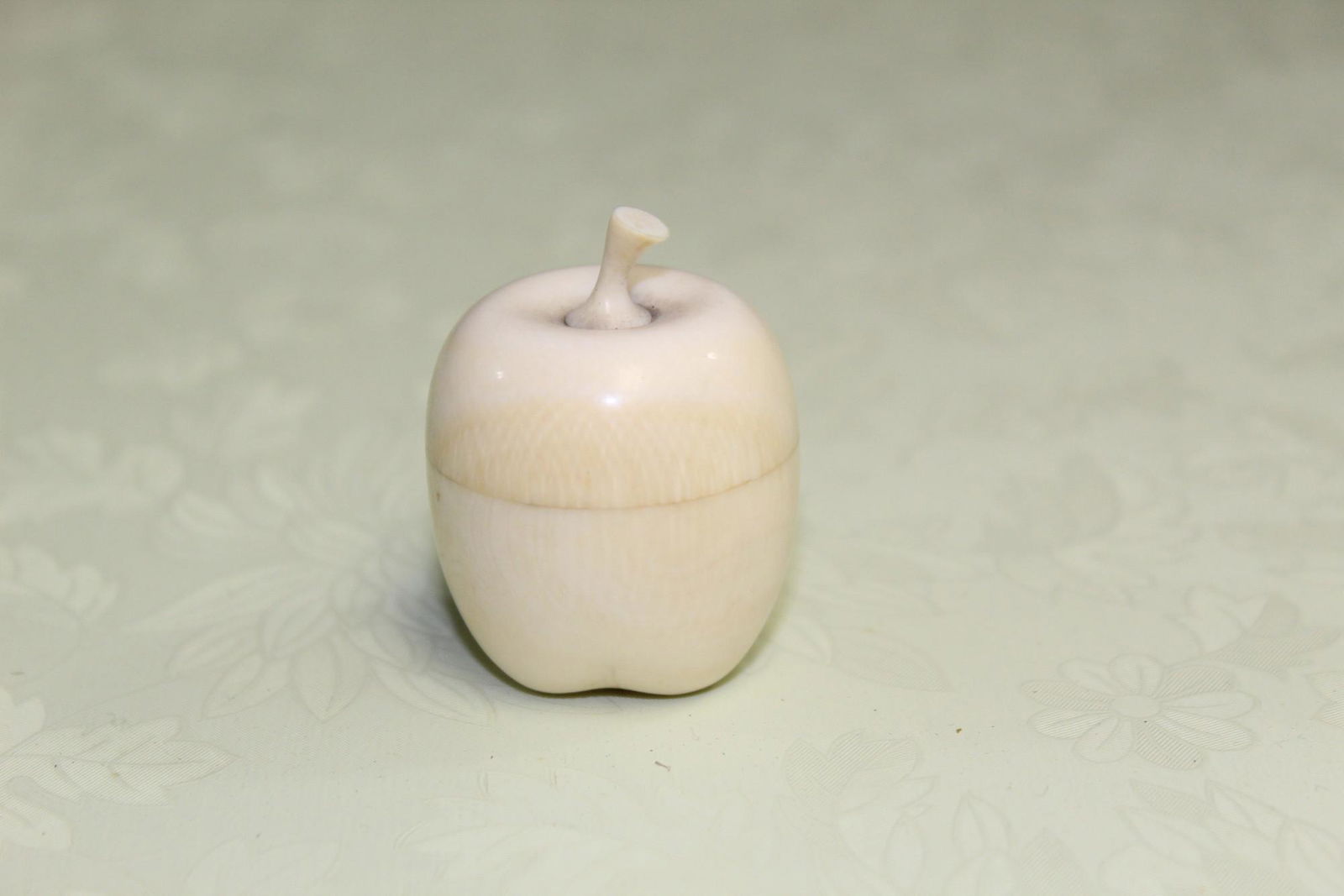 Japanese Carved Apple Box (1 of 5)