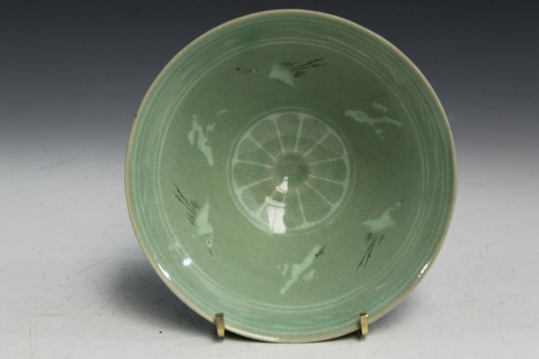 Korean Celadon Porcelain Bowl.: Korean Celadon Porcelain Bowl. Diam 14 cm. H 5 cm