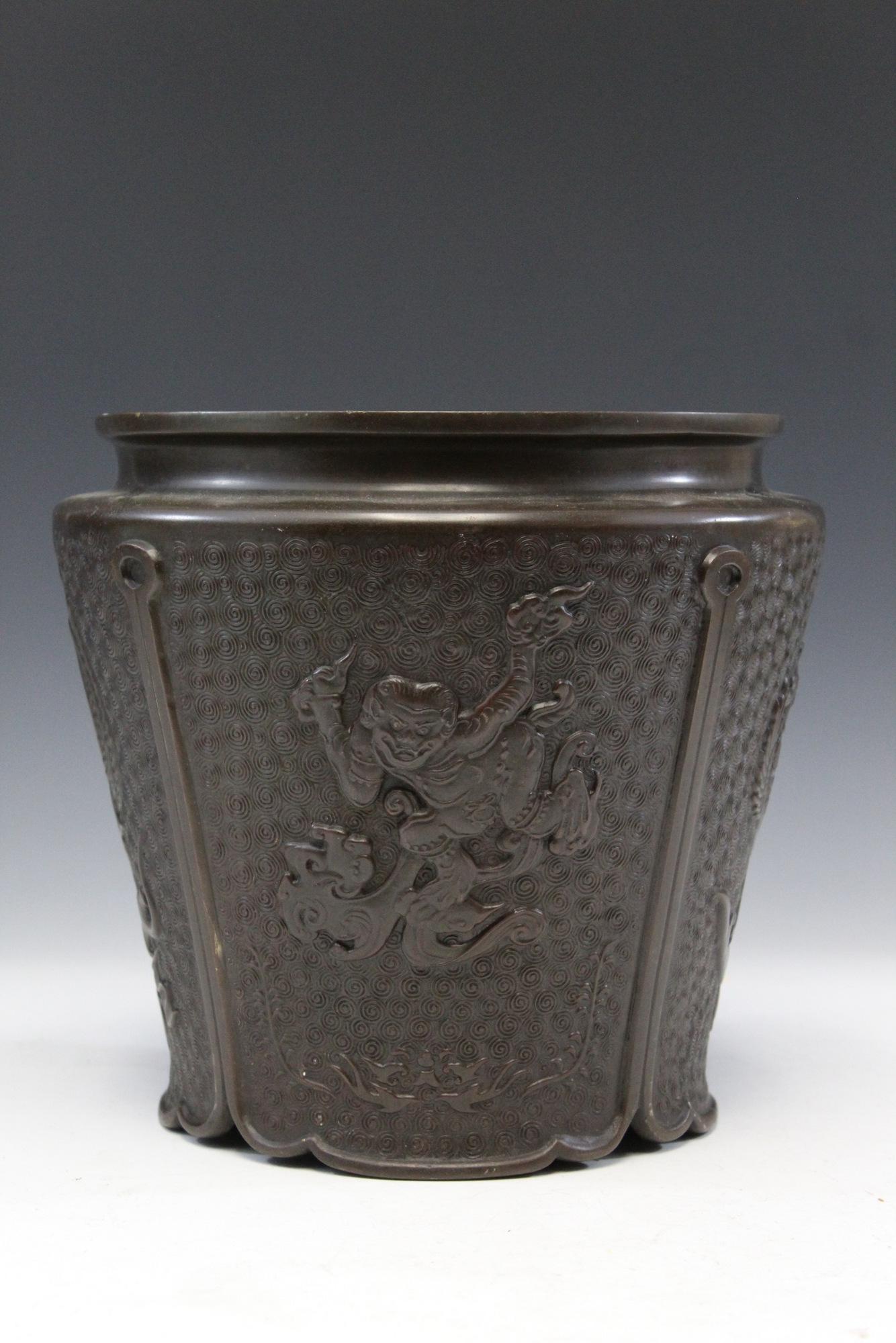 Chinese bronze pot. (1 of 7)