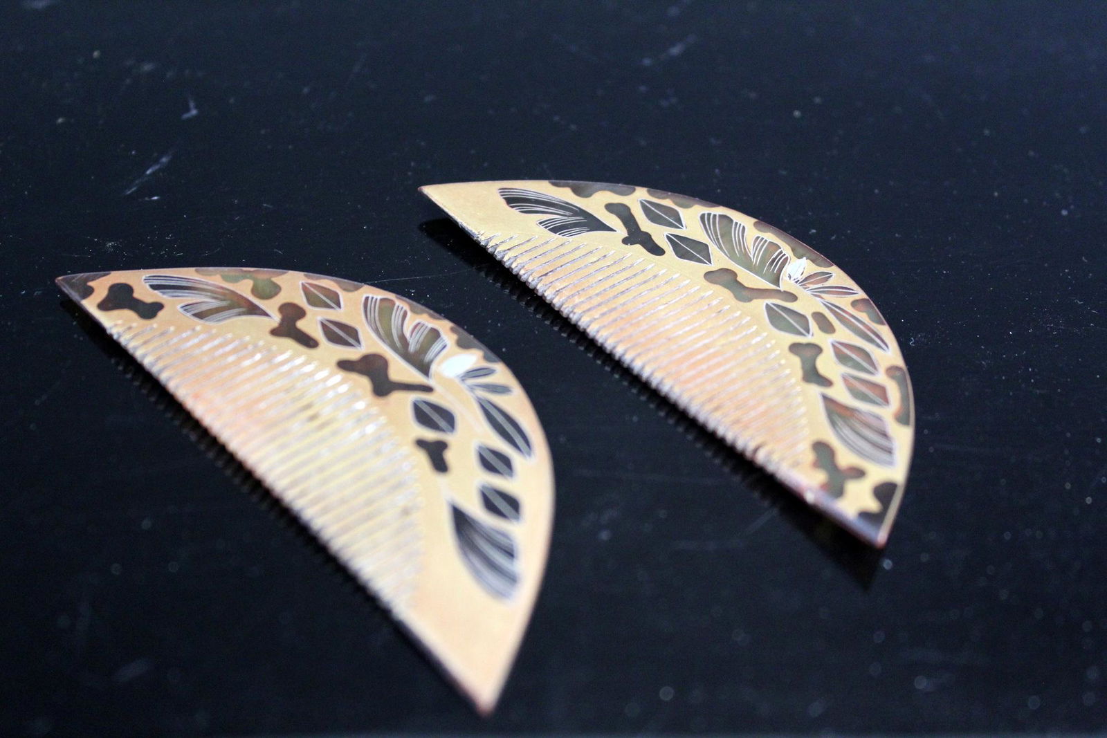 Two Japanese combs. (1 of 2)