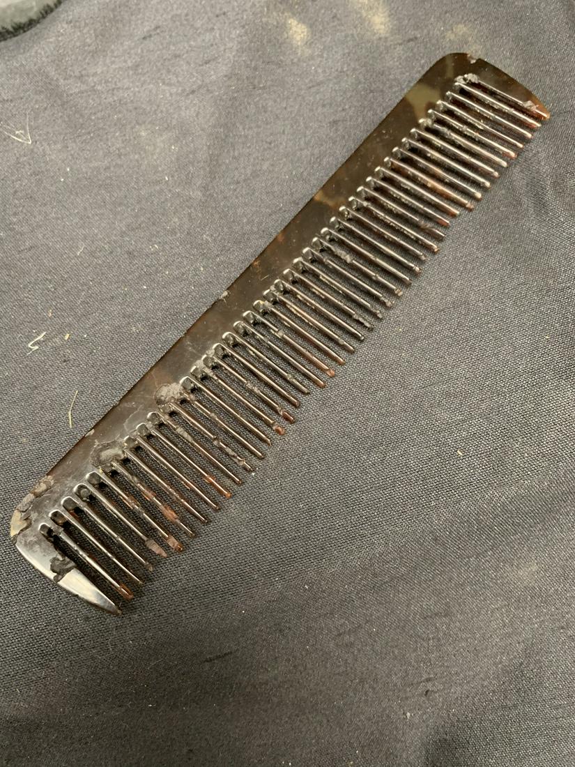 Tortoise shell comb: Tortoise shell comb. about 7" L