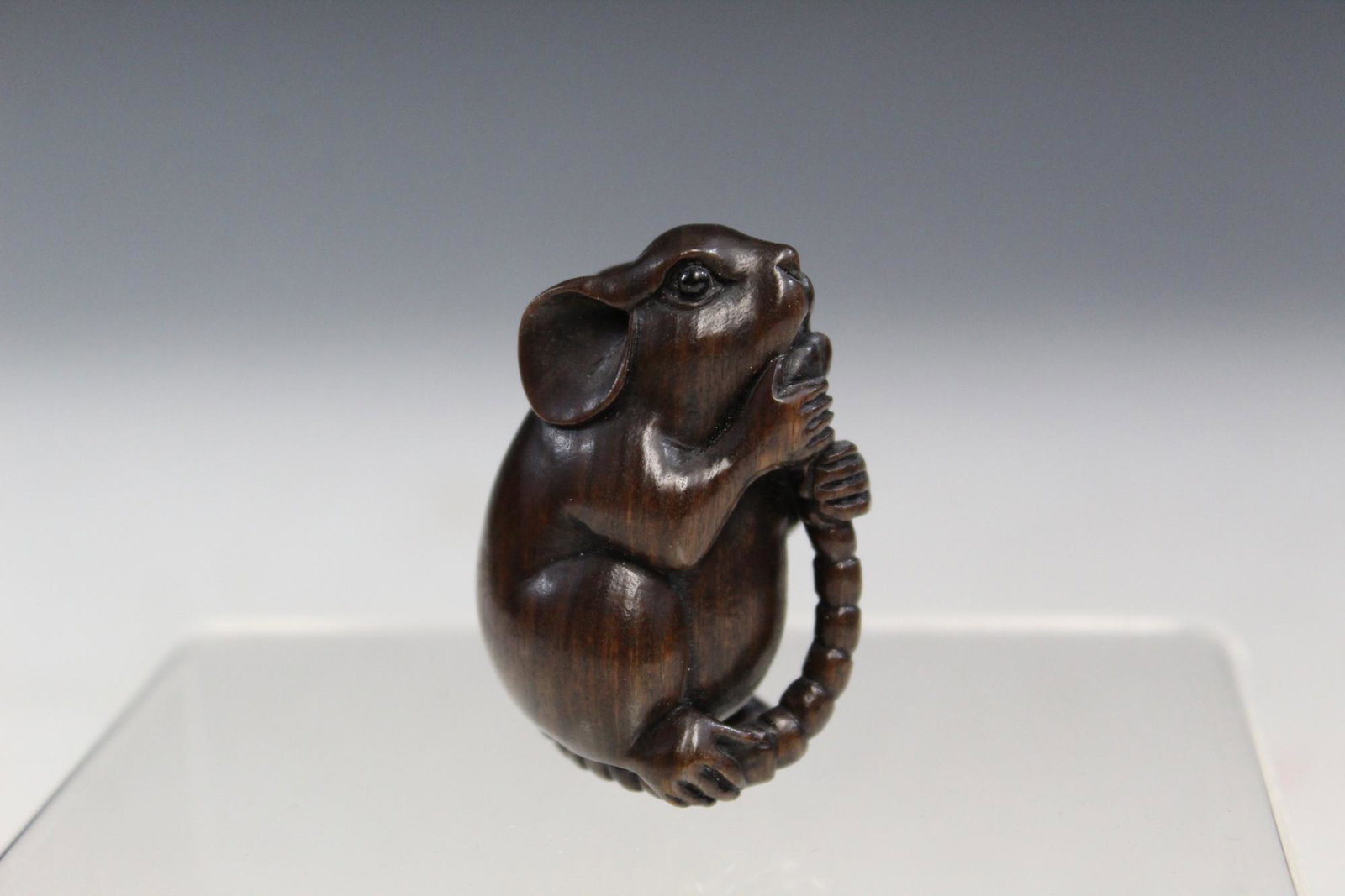 Japanese Carved Wood Rat: Japanese Carved Wood Rat. H 4 cm