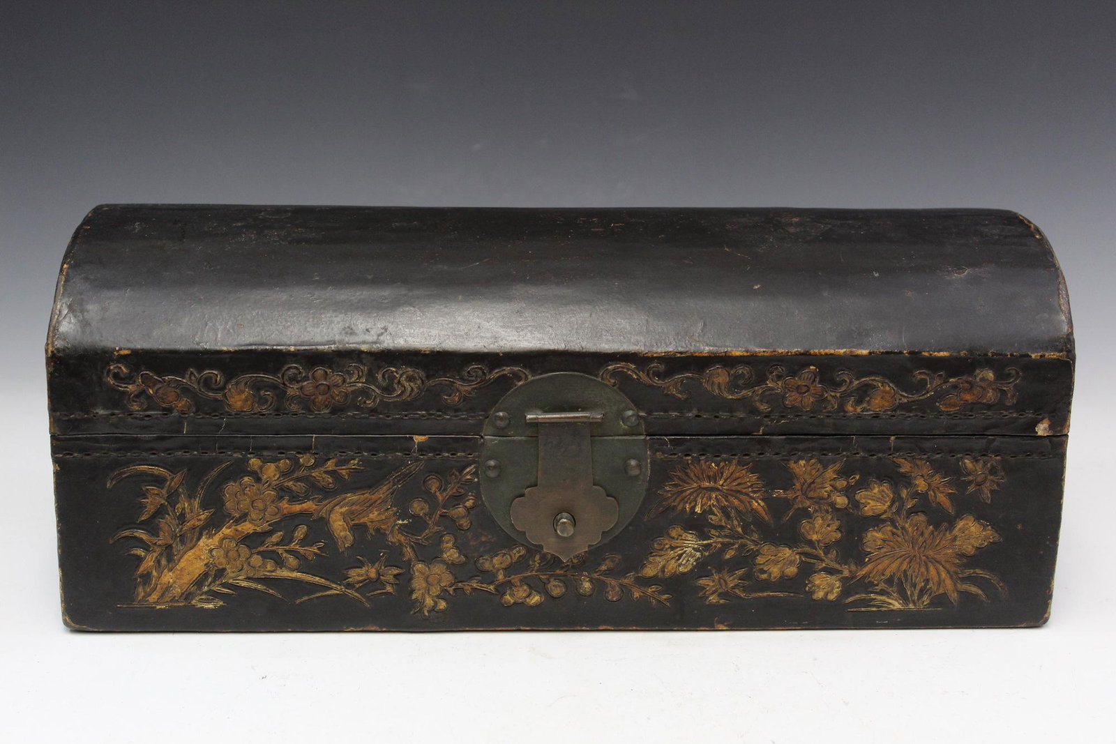 Antique Chinese lacquer on leather jewelry box.: Antique Chinese lacquer on leather jewelry box. Size 17 X 18 X 43 cm.