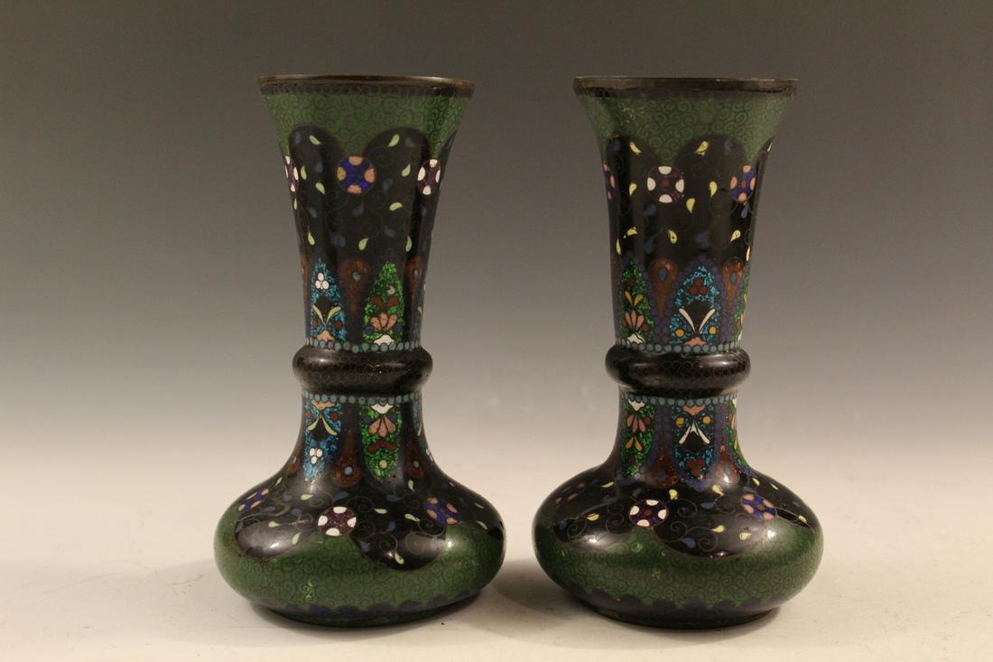 Pair of Japanese antique cloisonne vases. 19th Century.: Pair of Japanese antique cloisonne vases. 19th Century. H 16 cm.