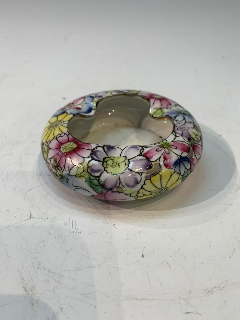 Chinese Porcelain Ashtray with Floral Decoration: Chinese Porcelain Ashtray with Floral Decoration. D 10cm